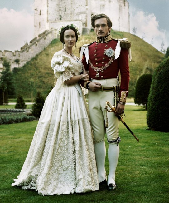 Королева Виктория на свадьбе (кадр из фильма)