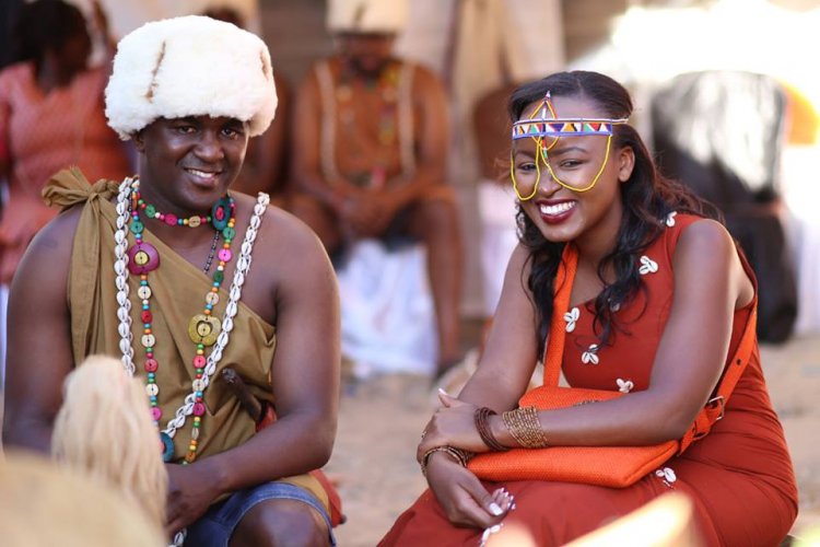 После свадьбы в Кении муж месяц обязан носить одежду жены