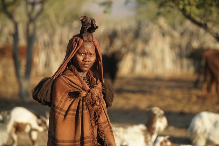 Фата из козьей кожи на невесте из Намибии