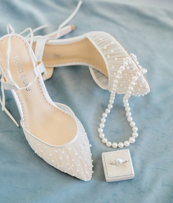 Жемчужный декор на свадебных туфлях