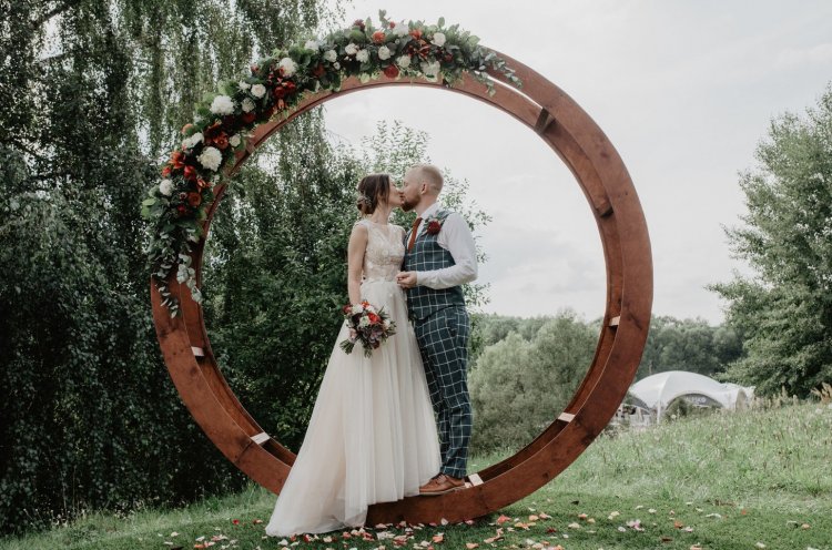 Круглая свадебная арка