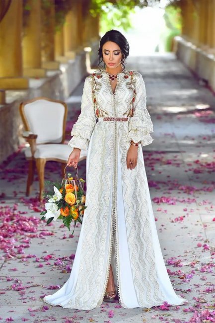 Современное свадебное платье-кафтан