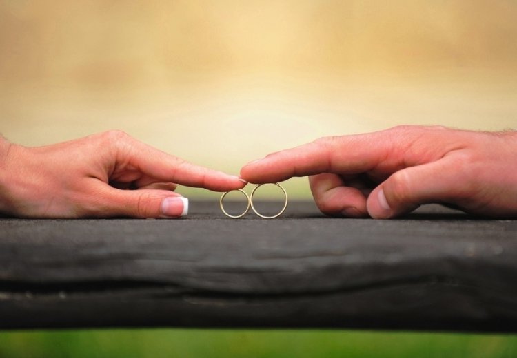 Как носить обручальные кольца