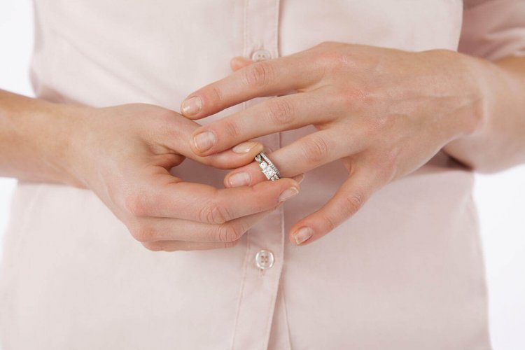 Свадебное кольцо мужа нужно хранить в коробочке