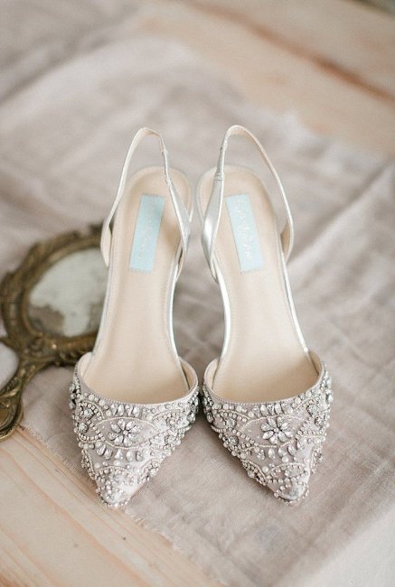 Свадебные туфли со стразами
