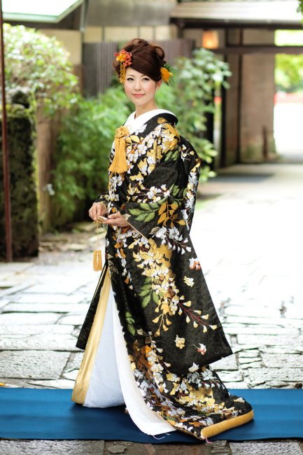 Черное кимоно японской невесты