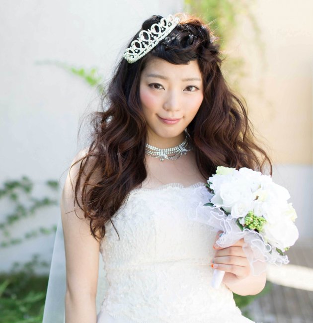 Класическое платье японской невесты для завершающей части свадьбы