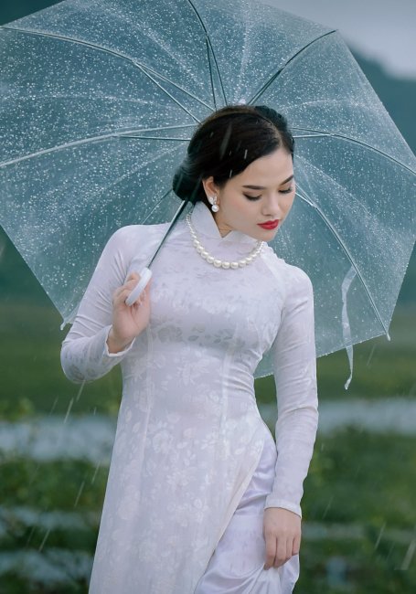 Белое свадебное платье со стойкой