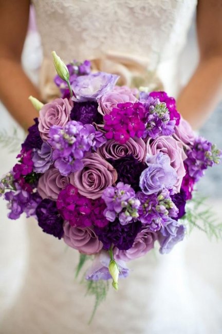 Букет невесты в оттенках фиолетового