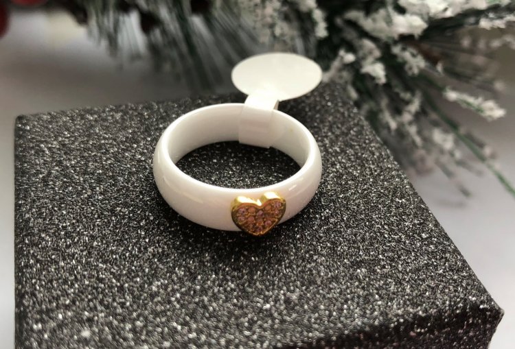 Обручальное кольцо с керамикой