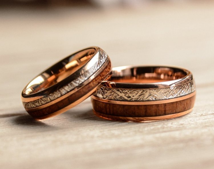 Обручальные кольца с деревянными вставками