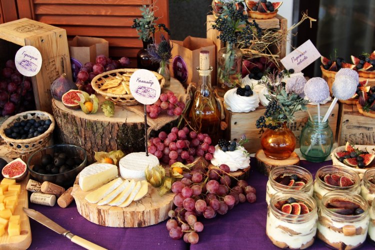 Сырно-фруктовый стол к вину