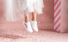 Прочитать статью: Как сэкономить на свадебной обуви: советы для невесты