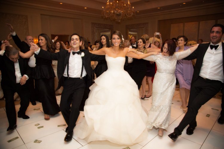Танцы на греческой свадьбе