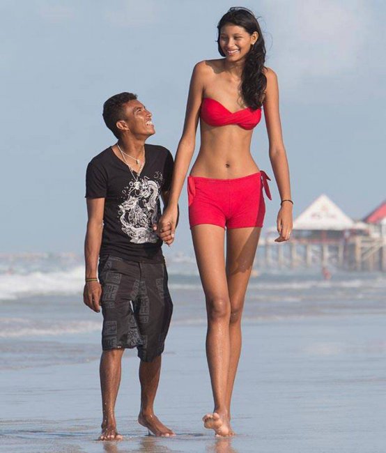 Самая высокая девушка из книги рекордов Гиннеса и обычный парень
