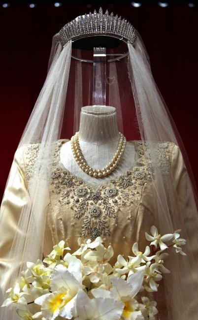 Ожерелье и тиара со свадьбы Елизаветы II