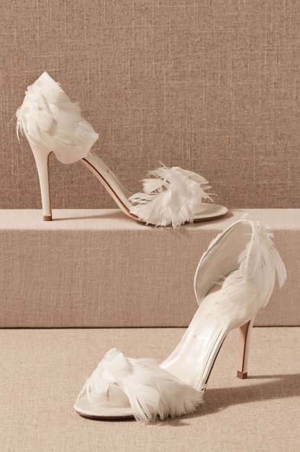 Обувь с перьями – олицетворение нежности