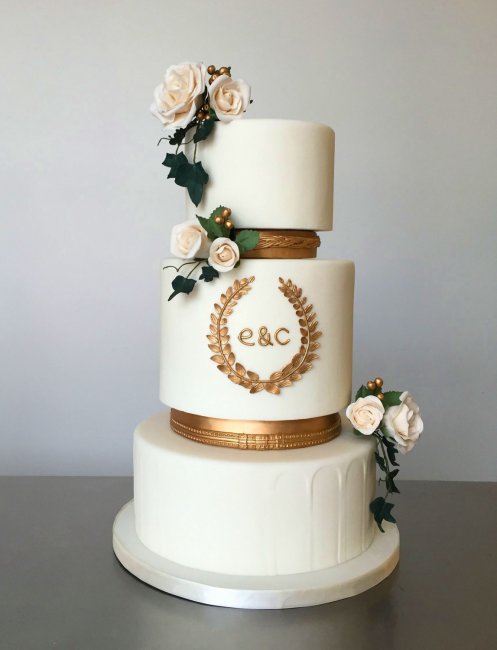 Монограмма свадьбы на торте