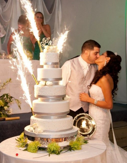 Миниатюрные фейерверки для свадебного торта
