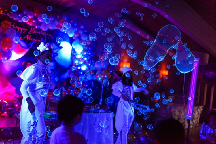 Ультрафиолетовые мыльные пузыри на свадьбу