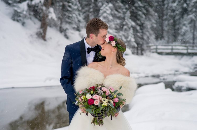 Лучшие идеи для зимних свадебных фото