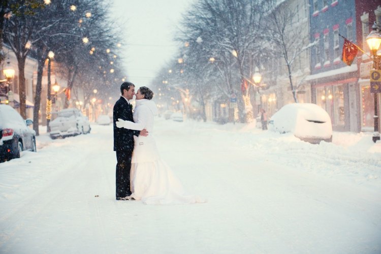 Городская свадебная фотосессия зимой