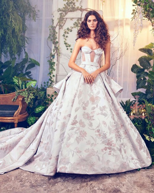 Свадебные платья c цветочными мотивами