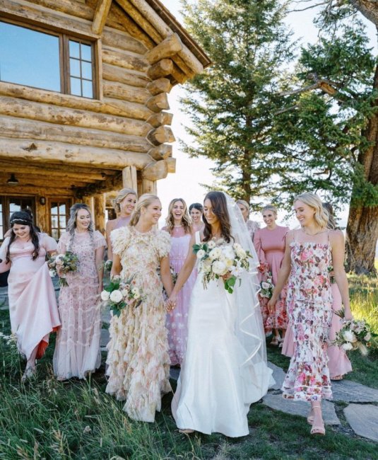 Разные платья подружек невесты