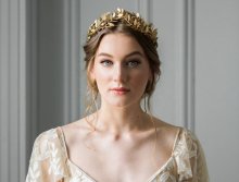 Прочитать статью: Свадебная корона – стильный аксессуар для невесты