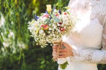 Прочитать статью: Маленький букет для невесты: фото и идеи