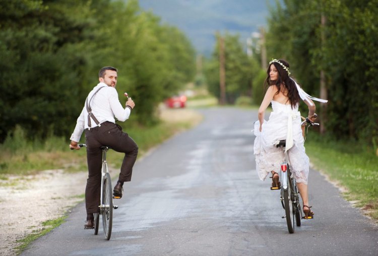 Свадебная фотосессия на велосипедах