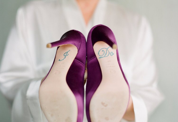 Цветные свадебные туфли с надписями