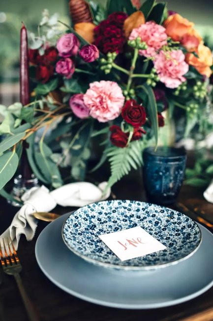 Свадебная посуда с цветочным принтом