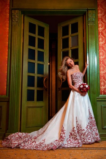 Образ невесты с использованием цвета бордо
