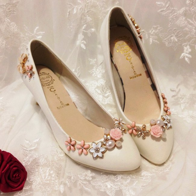 Цветочный декор свадебной обуви