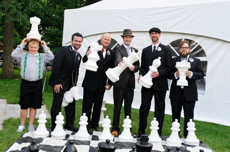 Большие шахматы на свадьбе