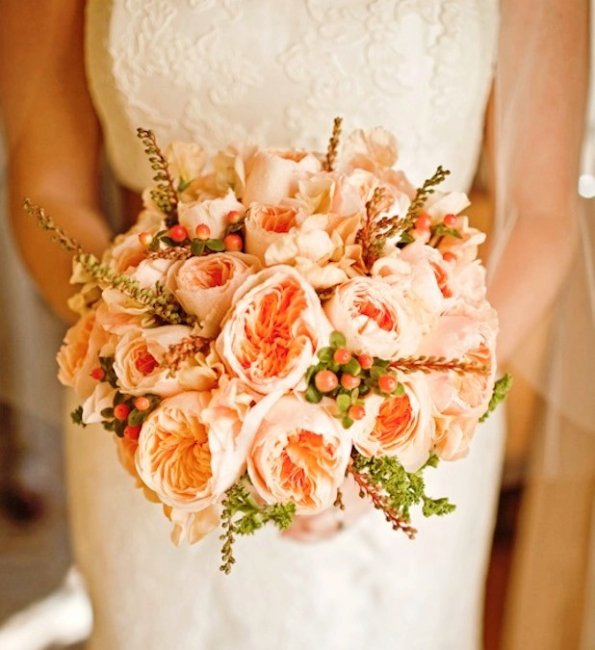 Букет невесты в персиковом стиле