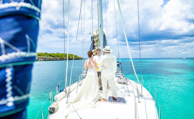 Яхта – романтический транспорт на свадьбу
