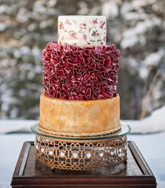 Свадебный торт в цвете марсала