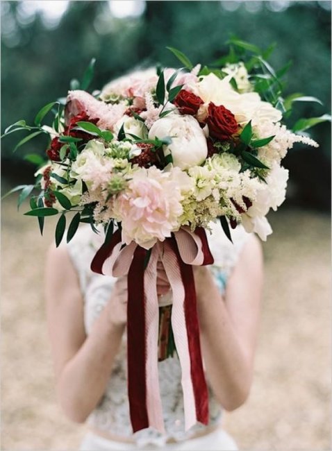 Цветы на свадьбу в цвете марсала
