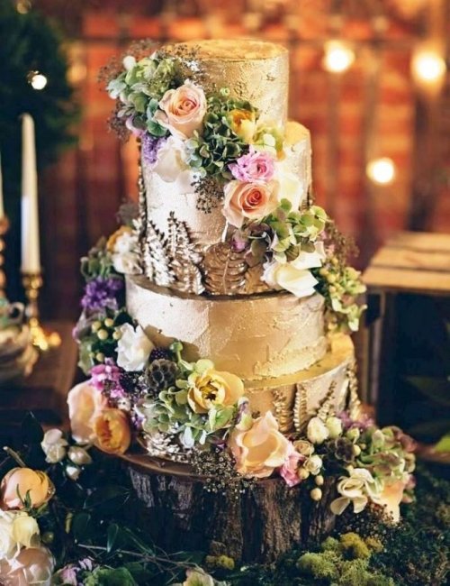 Свадебный торт в лесном стиле