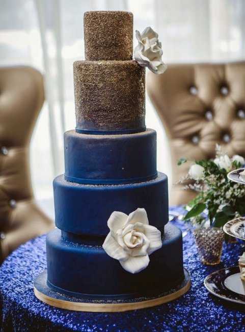 Торт в сине-золотом цвете