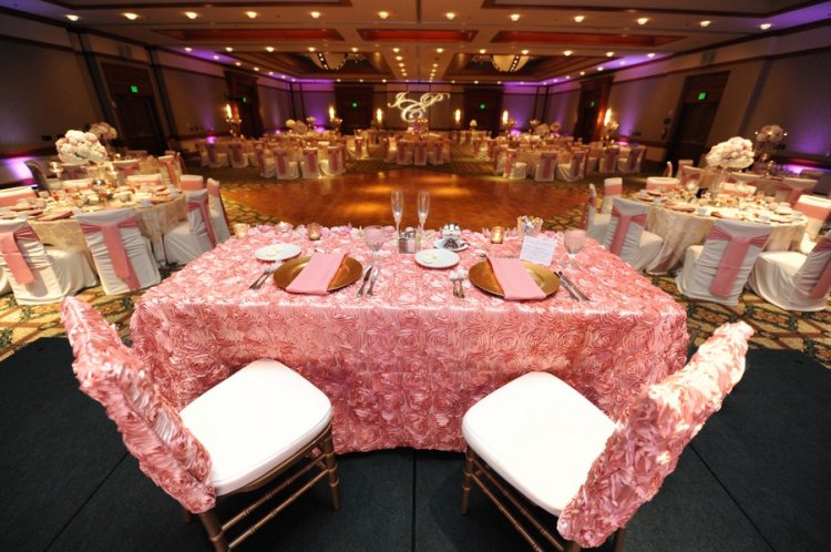 Свадебный зал в розово-золотом цвете