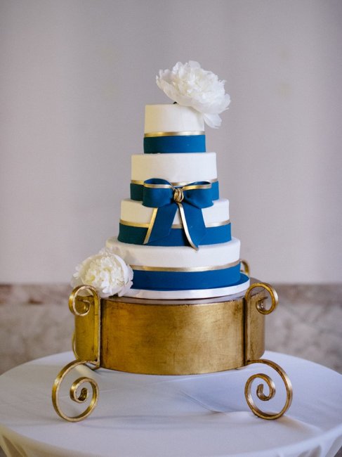 Свадебный торт в цвете Snorkel Blue