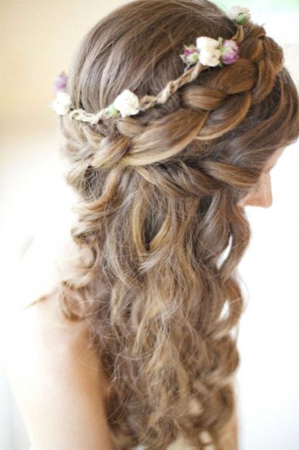 Коса и ободок из цветов - выбор нежных невест