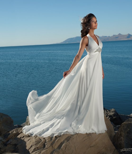 Элегантое платье в пол для пляжной свадьбы