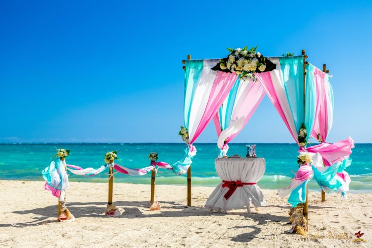 Регистрация брака на пляже.  Безграничные просторы и бессмертная красота