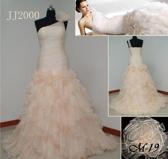 Свадебное платье-аналог, розничная стоимость – 570USD, оптовая стоимость – 266-323USD, в зависимости