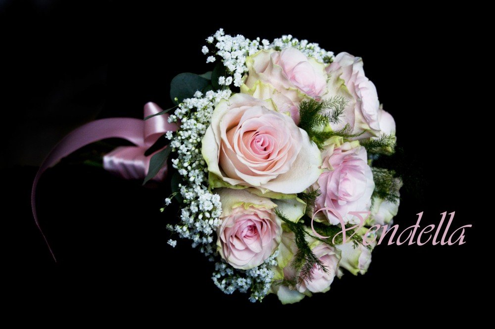 букет невесты с розами