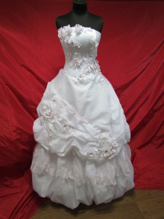 Свадебное платье от свадебного салона 